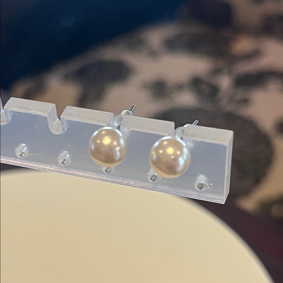 Elegant Pearl Stud Earrings - Picture 2 of 4